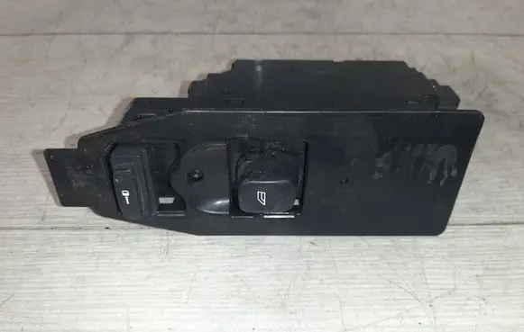 Volvo XC70 Electric window control switch 30658147