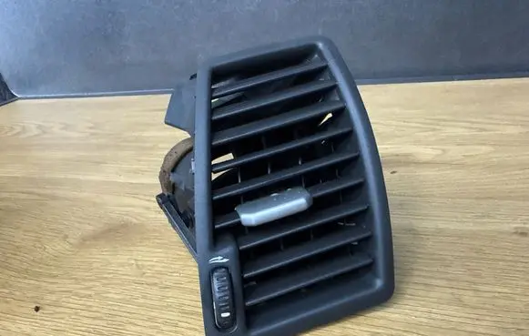 Volvo XC90 Dashboard side air vent grill/cover trim 3409399