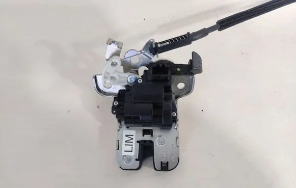 Audi A8 S8 D4 4H Tailgate/trunk/boot lock/catch/latch 4H0827505