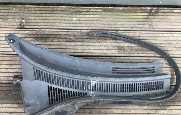 Suzuki Swift I Wiper trim 72331-62J2