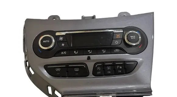 Ford Focus Climate control unit BM5T18C612CJ W18A31317 0259A