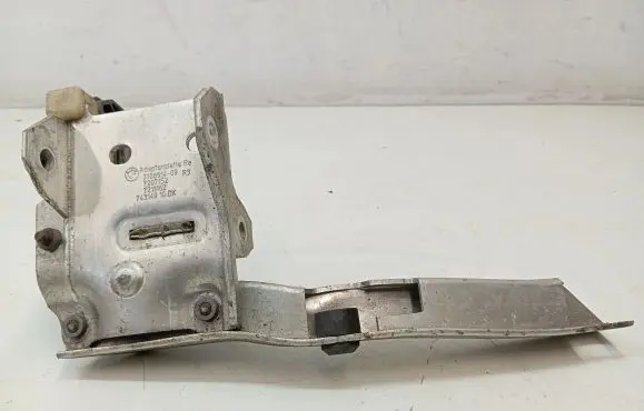 BMW 5 F10 F11 Radiator mount bracket 7186514