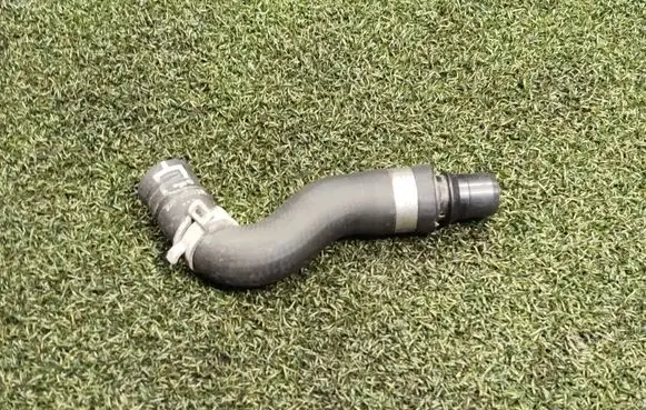 Renault Trafic III (X82) Engine coolant pipe/hose 924105679R