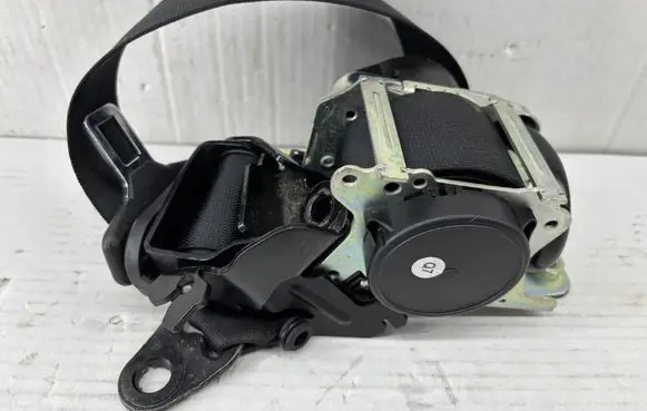 Mercedes-Benz C W205 Front seatbelt A2058600285