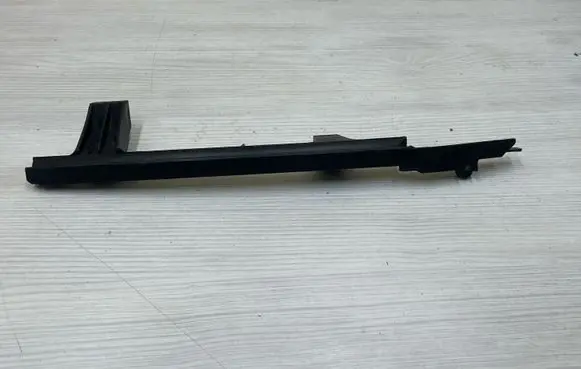 Hyundai i40 Rear door windshield rail 835353Z000