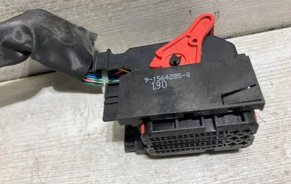 Mitsubishi Outlander Engine control unit/module ECU 9-1564285-0