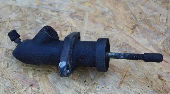 BMW 3 E36 Clutch release bearing slave cylinder 663254