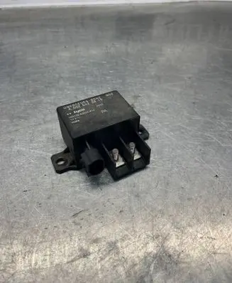 Mercedes-Benz E W211 Charging relay A0025423819