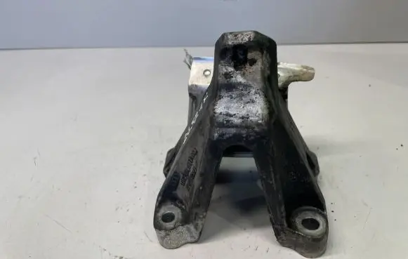 Audi A4 S4 B8 8K Engine mounting bracket 8K0199307AQ