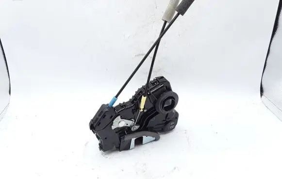 Toyota RAV 4 (XA40) Front door lock 7030806 A046693