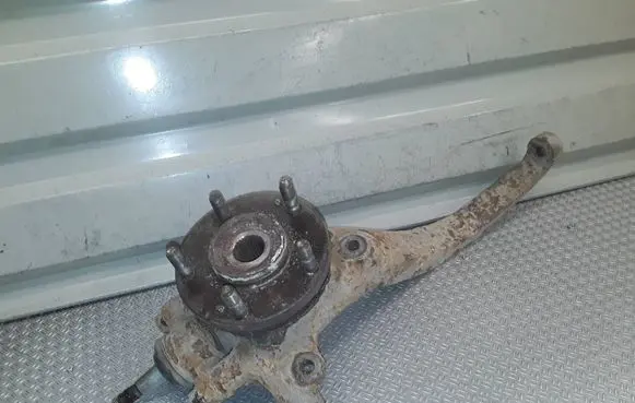 Hyundai Sonata Front wheel hub spindle knuckle 