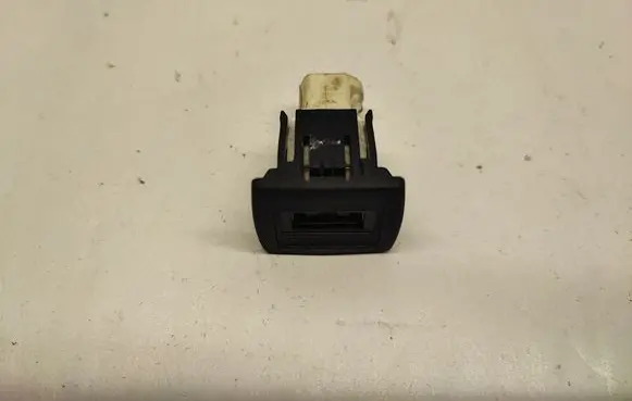 Mercedes-Benz GL X166 USB socket connector A2188200187