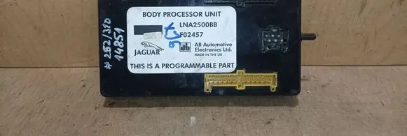 Jaguar XJ X300 Comfort/convenience module LNA2500BB F02457