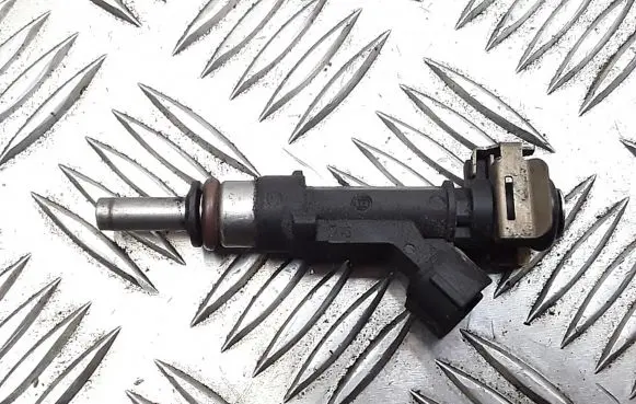 Audi A6 S6 C6 4F Fuel injector
