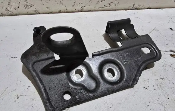 Porsche Cayenne (9Y0 9Y3) Fender mounting bracket 9y0821168a