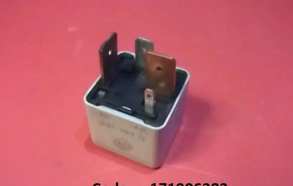 Volkswagen PASSAT B3 Fuel pump relay 171906383