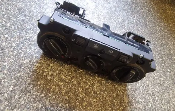 Volkswagen PASSAT B6 Climate control unit