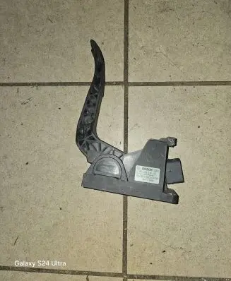 Mercedes-Benz Vito Viano W638 Accelerator throttle pedal A9013000404 0281002335 384415453