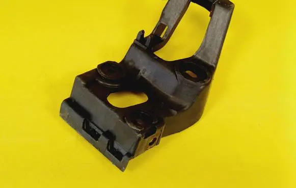 Fender mounting bracket