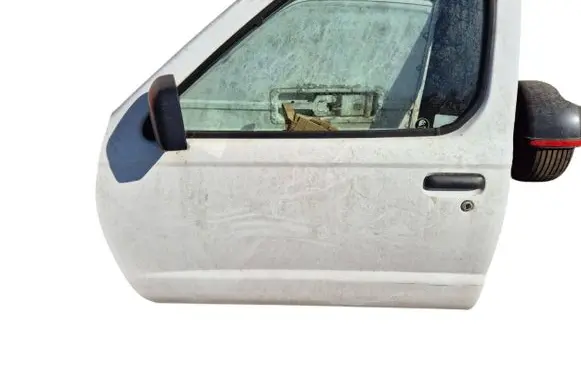 Nissan King Cab, Navara Front door electric wing mirror