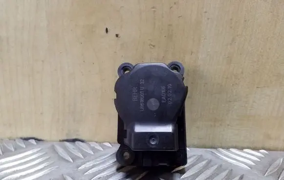 Opel Astra J Air flap motor/actuator U9518001U32 EAD105