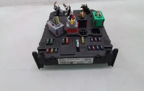 Peugeot 206 Fuse module 9652474780