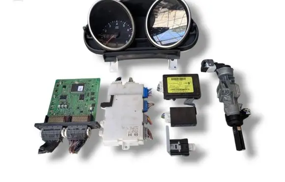 Mazda 3 II Engine ECU kit and lock set 279721-5610