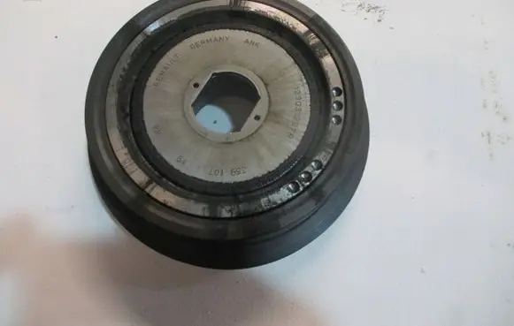 Nissan Navara D23 Crankshaft pulley 123031297R