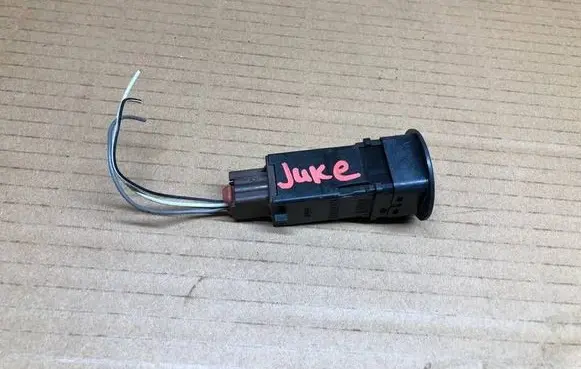 Nissan Juke I F15 Passenger airbag on/off switch 