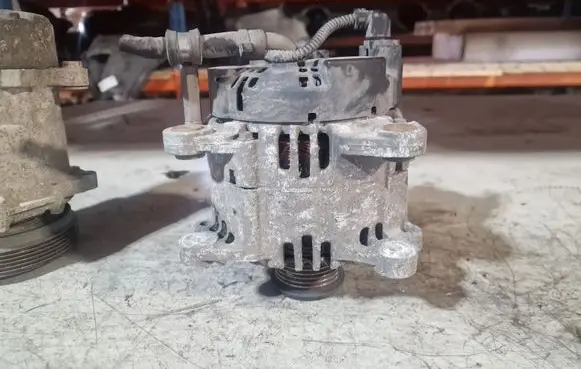 Volkswagen Caddy Generator/alternator 06F903023C