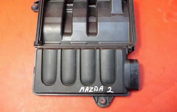 Mazda 2 Air filter box