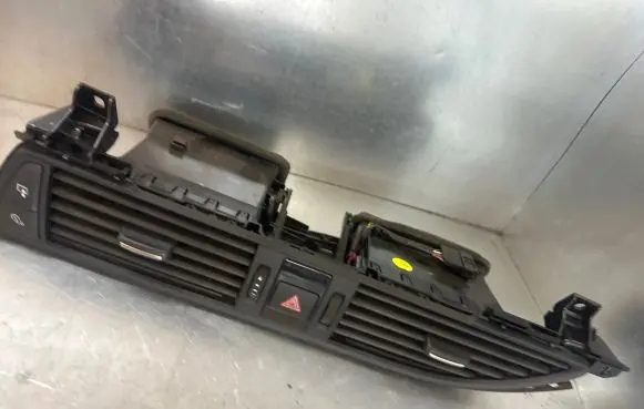 Audi A6 S6 C7 4G Dash center air vent grill 4G1820951