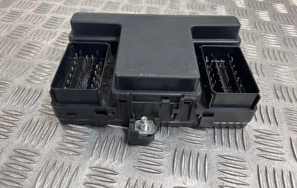Ford Mondeo MK V Fuse module FG9T14A067EB