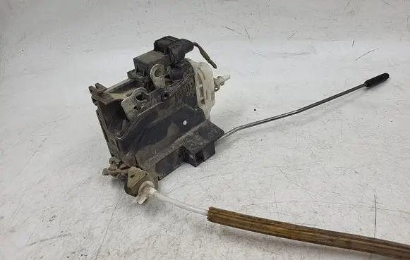 Audi A4 S4 B5 8D Front door lock 