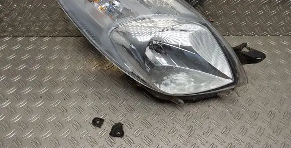 Toyota Yaris Headlight/headlamp