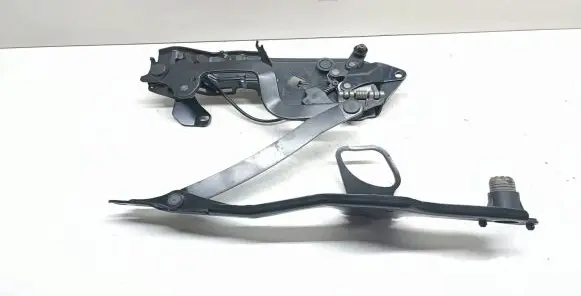 BMW 1 E82 E88 Convertible roof hinge 7174774