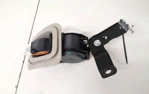 Middle seatbelt (rear)