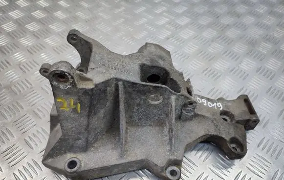 Volkswagen Golf IV Generator/alternator bracket 038903143AE
