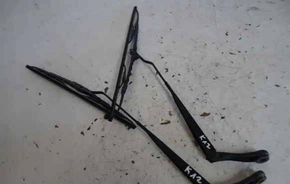 Nissan Micra Front wiper blade arm