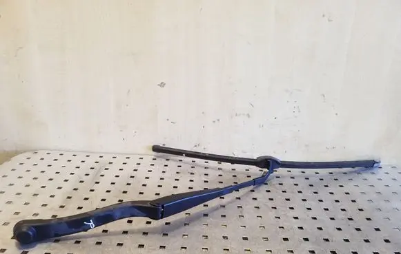 Mercedes-Benz E W212 Front wiper blade arm A2128201444