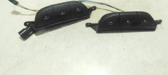 Steering wheel buttons/switches