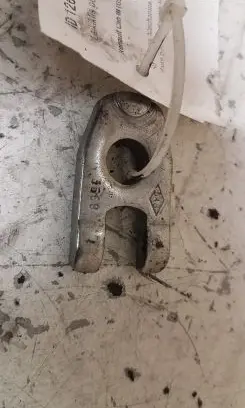 Renault Clio III Fuel Injector clamp holder 3508