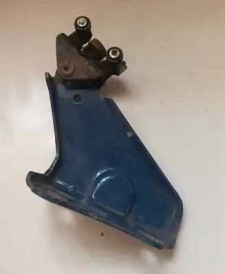 Renault Kangoo I Sliding door lower roller guide/hinge 354518J