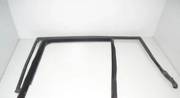 BMW 2 F46 Rubber seal rear door 8498431 51358498431 51352576681