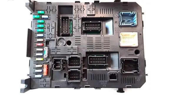 Peugeot 3008 I Fuse module 966689538002