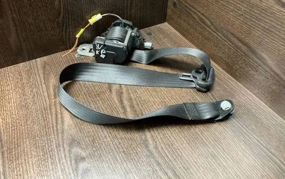 Iveco Daily 3rd gen Front seatbelt 33017280A1