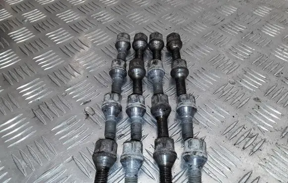 Nissan Note (E11) Nuts/bolts 