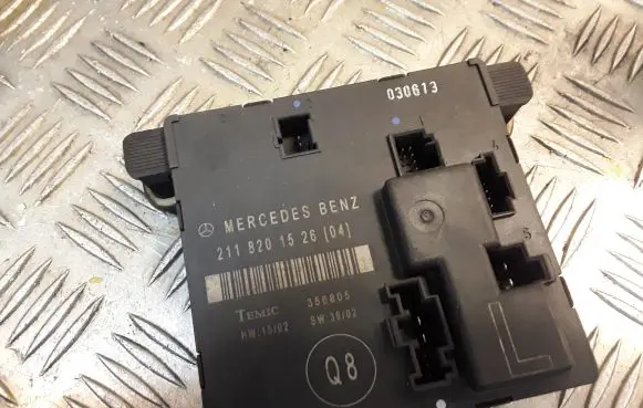 Mercedes-Benz E W211 Door control unit/module 2118201526 A2118201526
