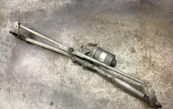 Mini Cooper Countryman R60 Front wiper linkage and motor W19346 9804398 2361F