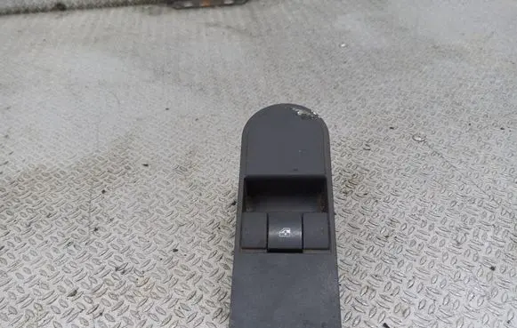 Opel Zafira B Electric window control switch 13228709